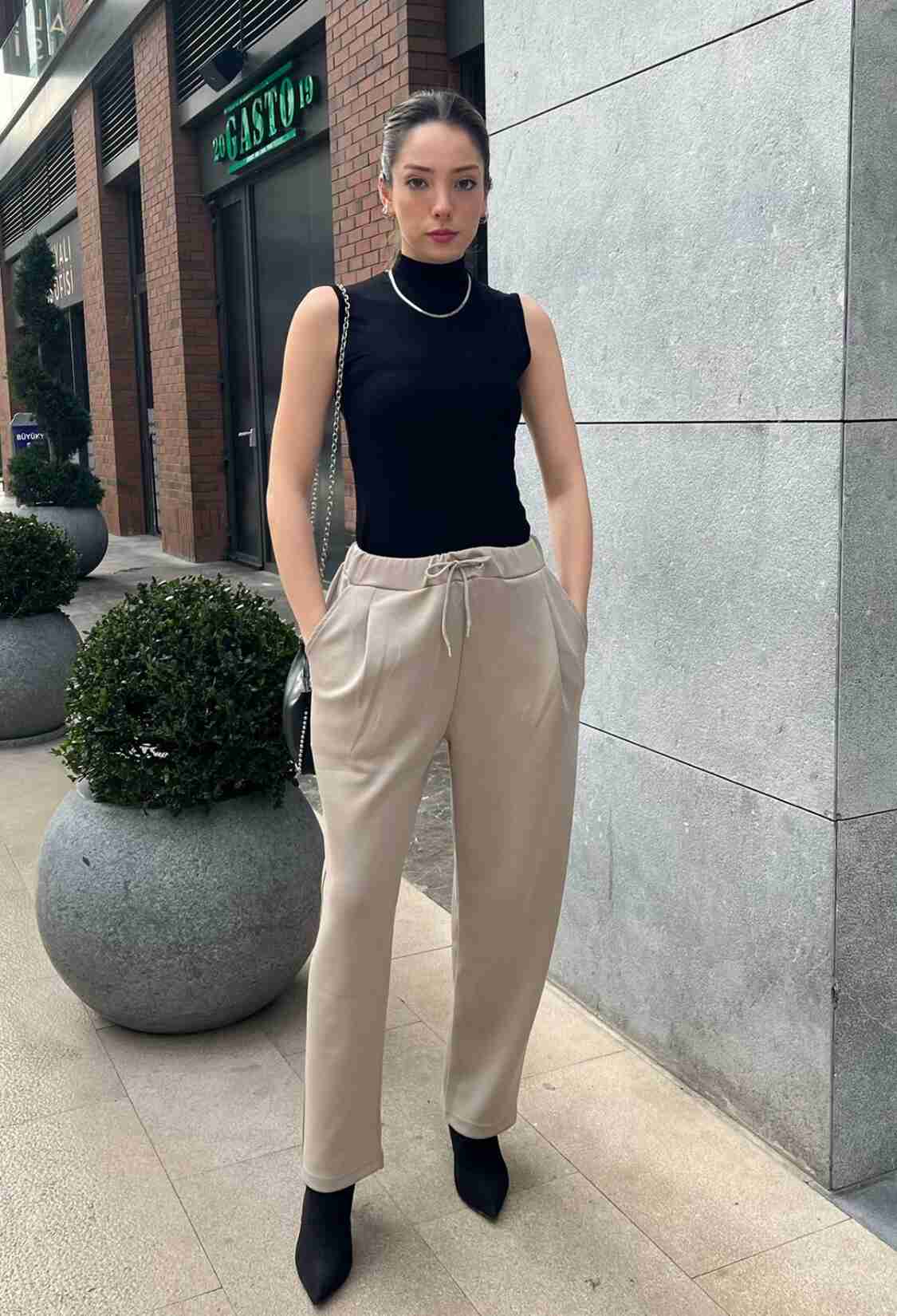 Relaxed Elastic Waist Jogger Pants - Brand: la & vetta - Women & Kids, Baby Clothes Wholesale - TheBS Women