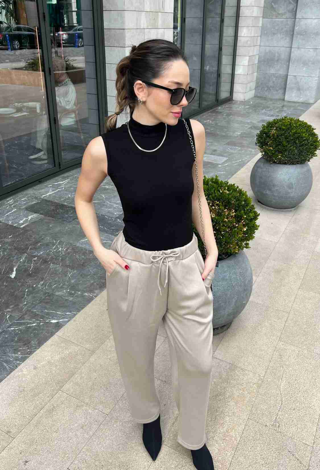 Relaxed Elastic Waist Jogger Pants - Brand: la & vetta - Women & Kids, Baby Clothes Wholesale - TheBS Women