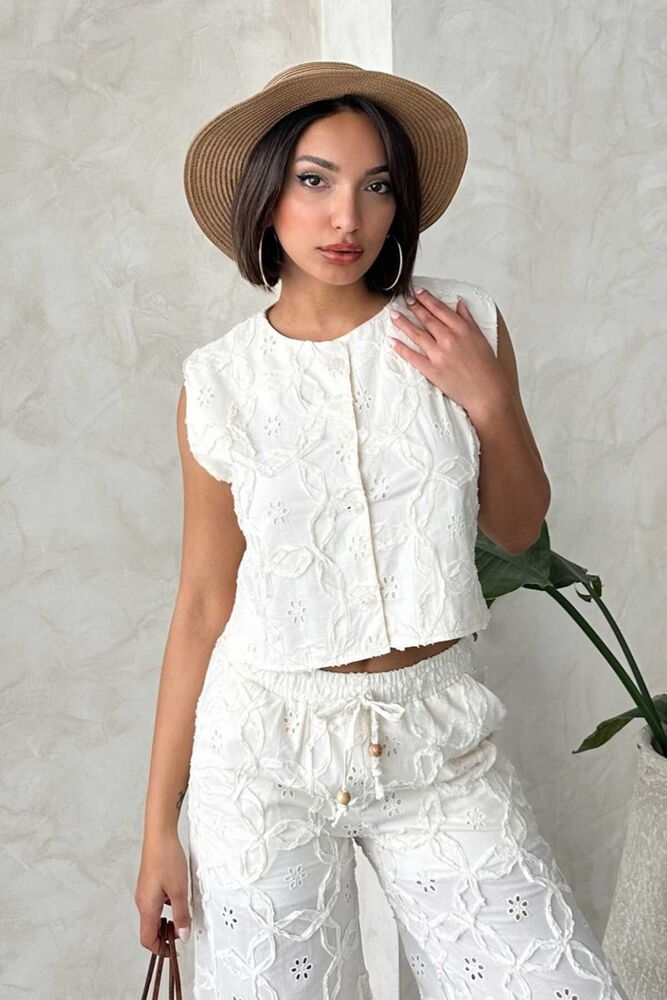Embroidered Slit Sleeveless Blouse - Cream - Producer: Topshow - Wholesale Women Clothes - TheBS Women