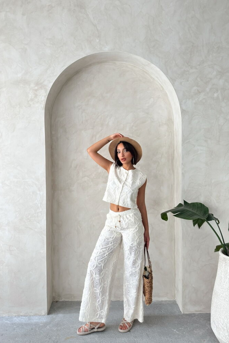 Embroidered Slit Sleeveless Blouse - Cream - Producer: Topshow - Wholesale Women Clothes - TheBS Women