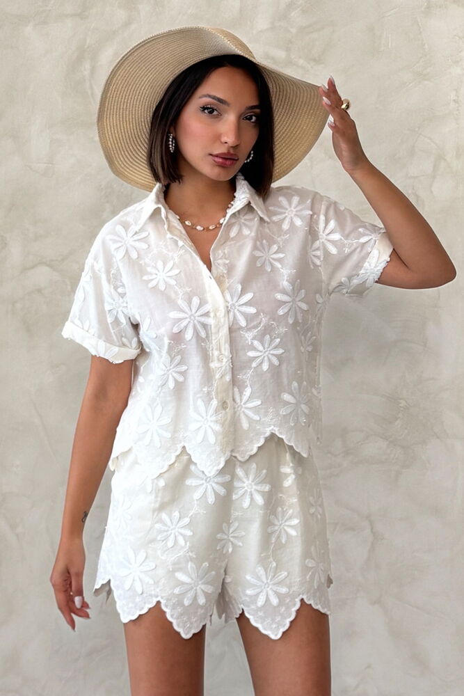 White Floral Buttoned Shirt With Notched Neck - Producer: Topshow - Wholesale Women Clothes - TheBS Women