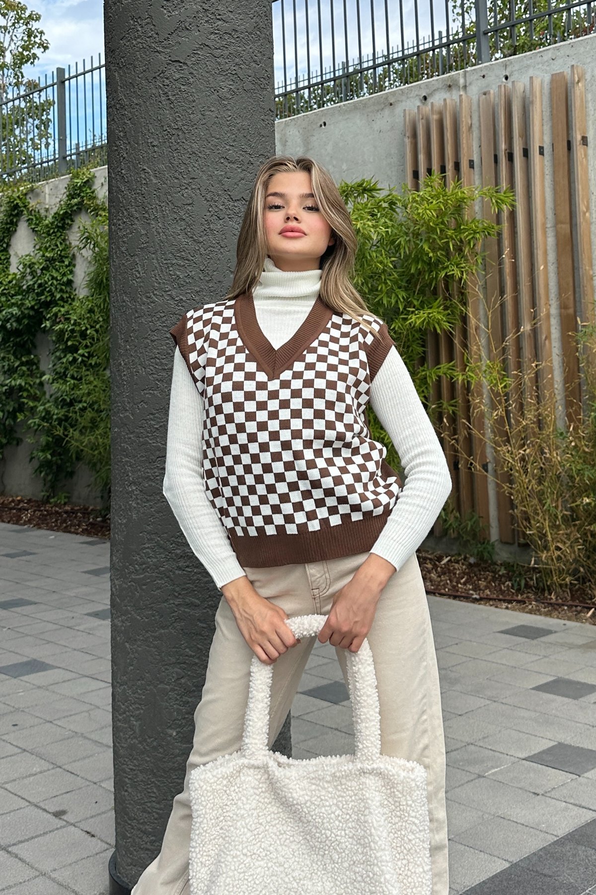 Square Patterned V Neck Sweater – Brand: la & vetta – Women & Kids, Baby Clothes Wholesale – TheBS Women