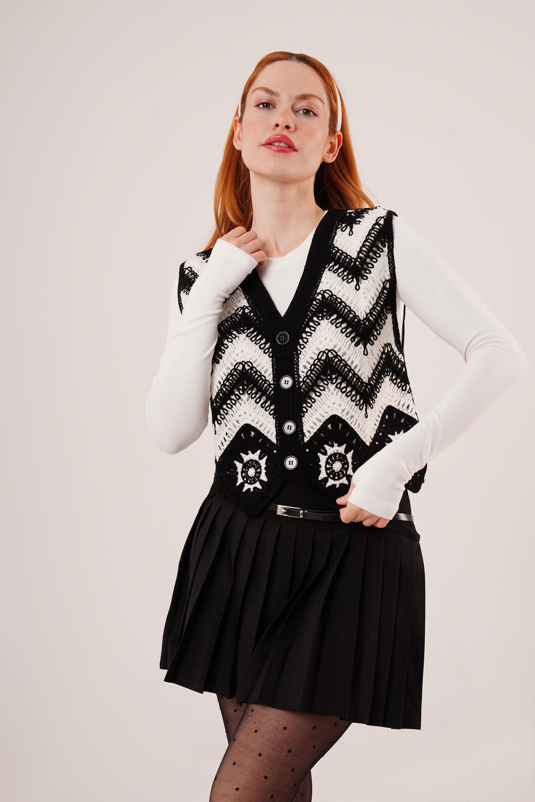 Wholesale Knitwear Knitted Black Vest With Zigzag Transition - Brand: Lustrin - Women & Kids, Baby Clothes Wholesale - TheBS Women