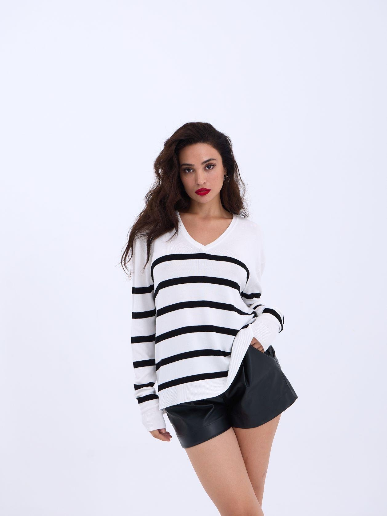 Knitwear V Neck Striped Basic Casual -& Black - Brand: Fame - Women & Kids, Baby Clothes Wholesale - TheBS Women