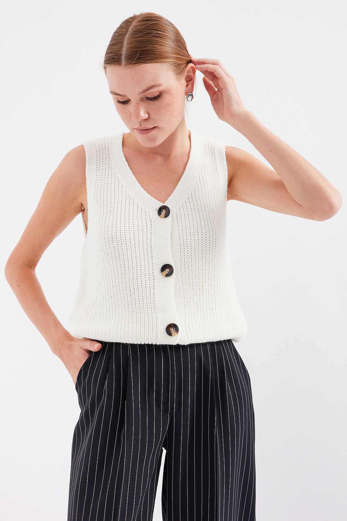 Buttoned Short Knit Vest - Brand: Bigdart - Women & Kids, Baby Clothes Wholesale - TheBS Women